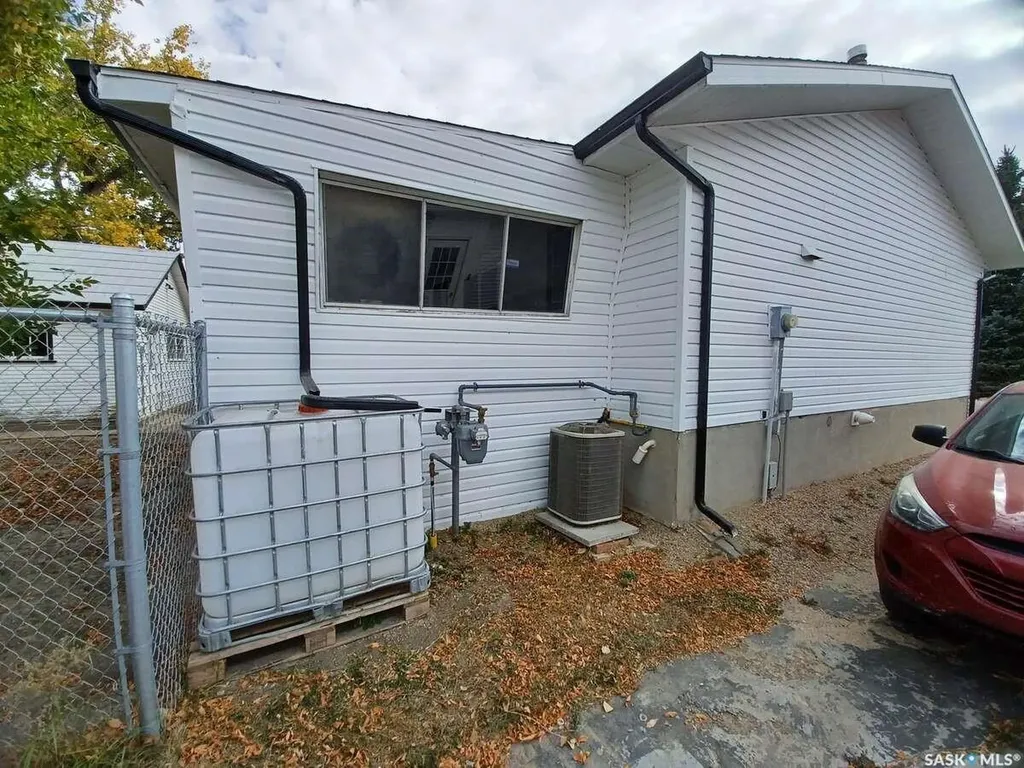 113 5th Avenue Gravelbourg SK S0H 1X0