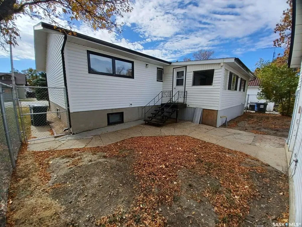 113 5th Avenue Gravelbourg SK S0H 1X0