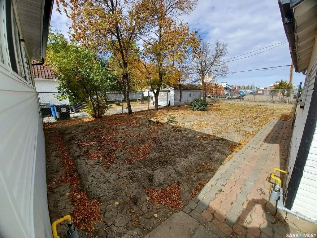 113 5th Avenue Gravelbourg SK S0H 1X0