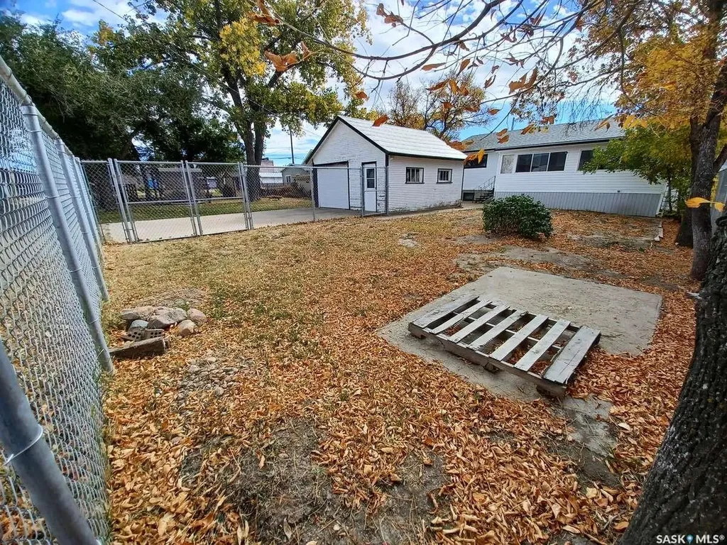 113 5th Avenue Gravelbourg SK S0H 1X0