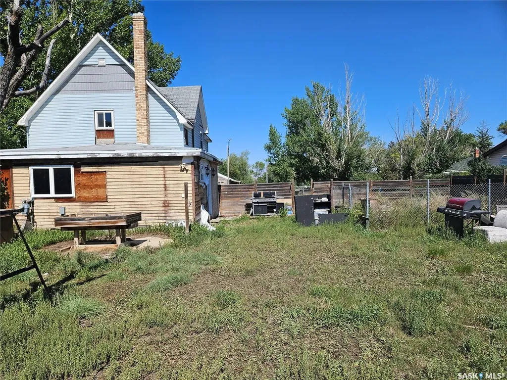 245 Oriole Avenue Briercrest SK S0H 0K0