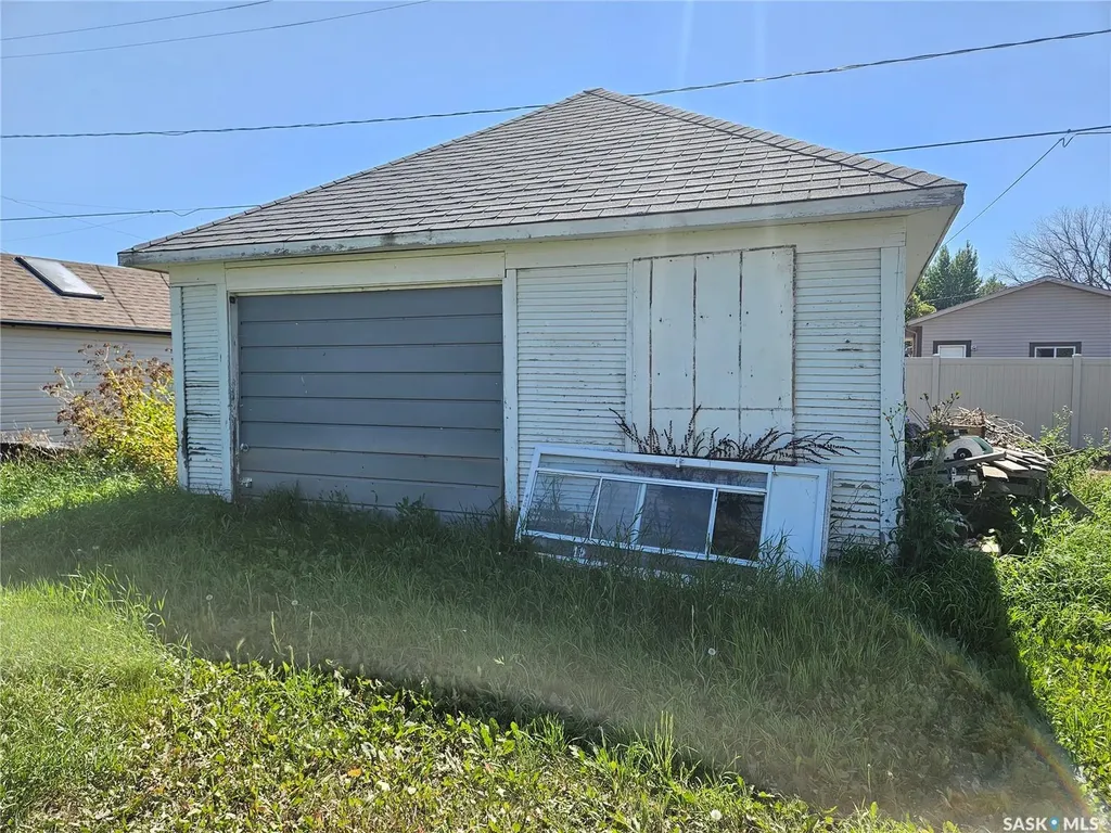 245 Oriole Avenue Briercrest SK S0H 0K0