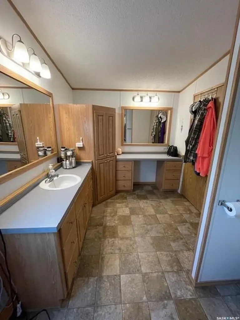 324 7th Street Alameda SK S0C 0A0