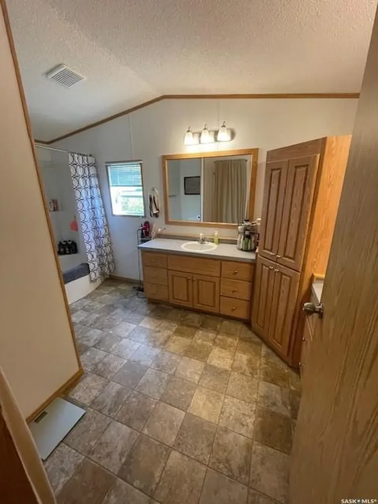 324 7th Street Alameda SK S0C 0A0