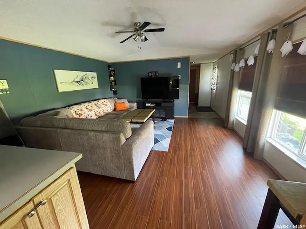 324 7th Street Alameda SK S0C 0A0