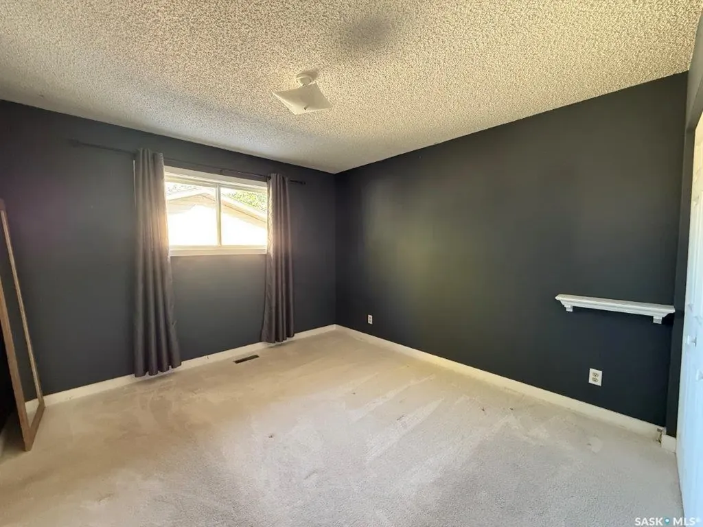 24 Frere Street Kindersley SK S0L 1S1