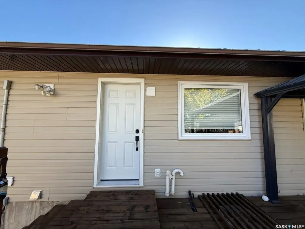 24 Frere Street Kindersley SK S0L 1S1