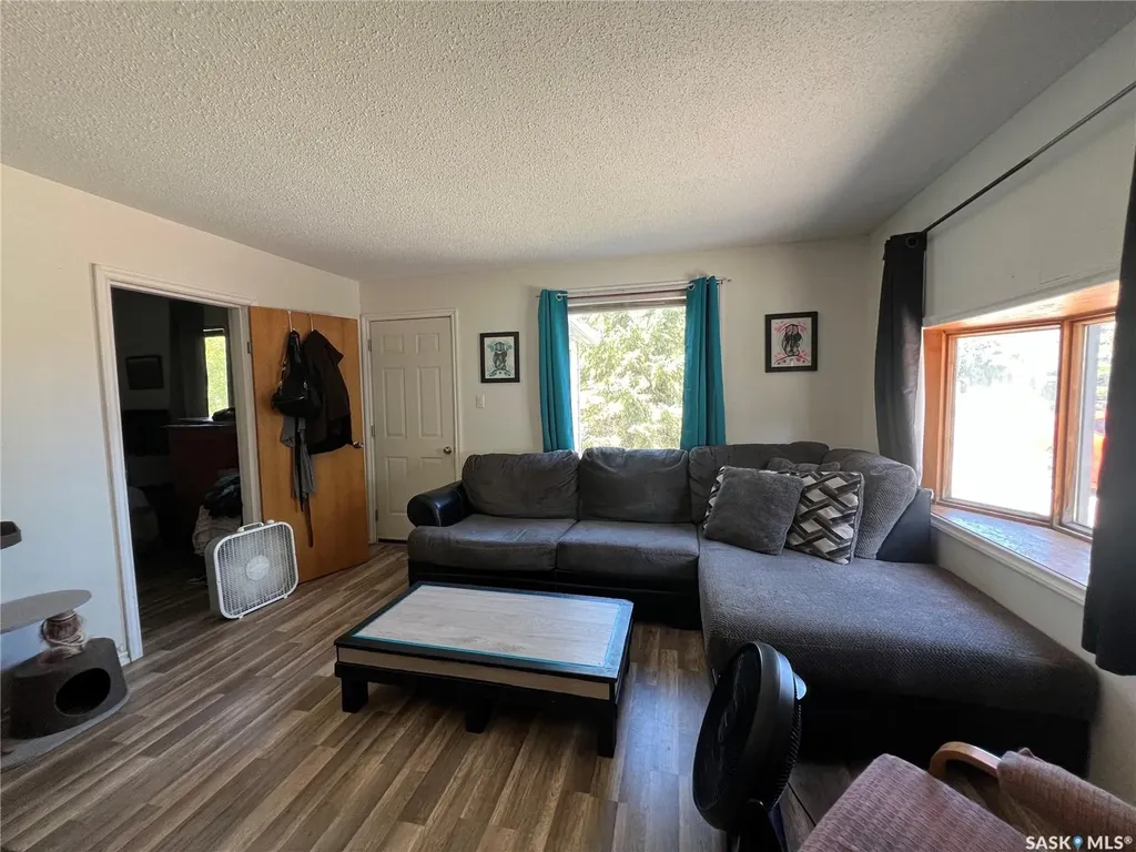 405 Sussex Avenue Esterhazy SK S0A 0X0