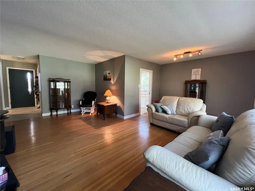 1118 Broadview Road Esterhazy SK S0A 0X0