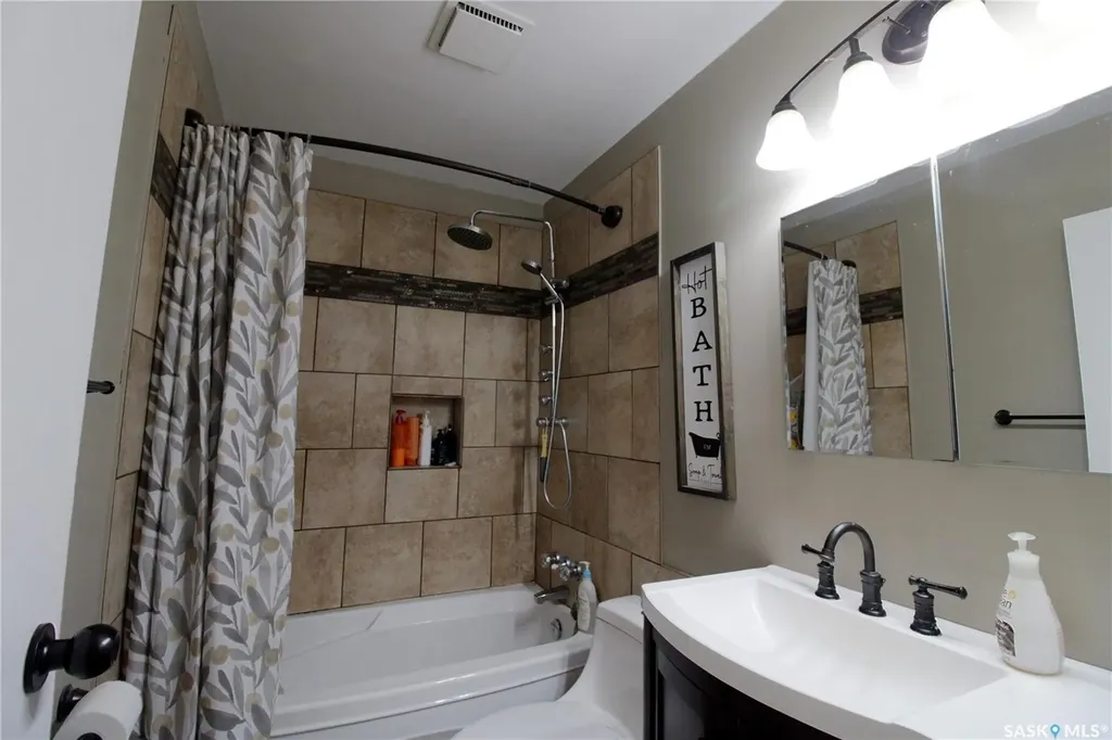 210 Park Place Kipling SK S0G 2S0