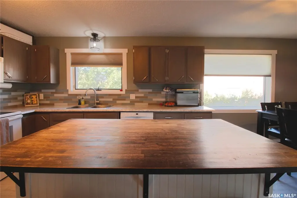 210 Park Place Kipling SK S0G 2S0