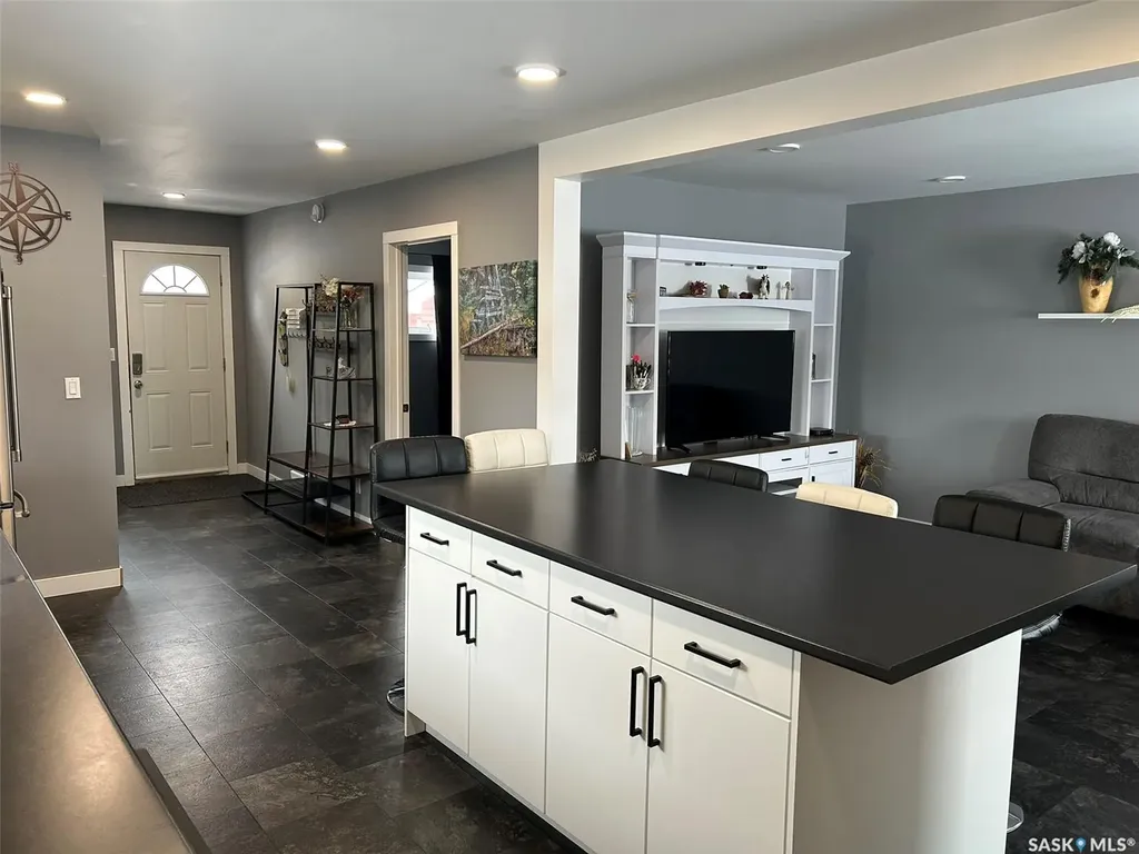 102 2nd Avenue N Lintlaw SK S0A 2H0