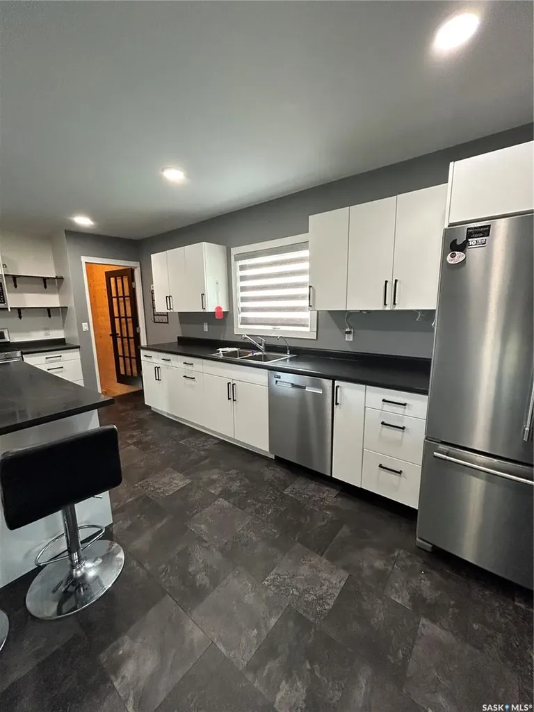 102 2nd Avenue N Lintlaw SK S0A 2H0