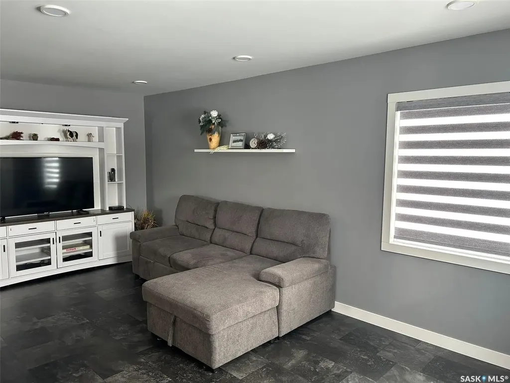 102 2nd Avenue N Lintlaw SK S0A 2H0