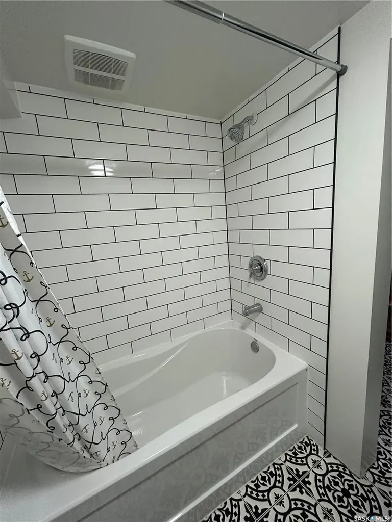 102 2nd Avenue N Lintlaw SK S0A 2H0