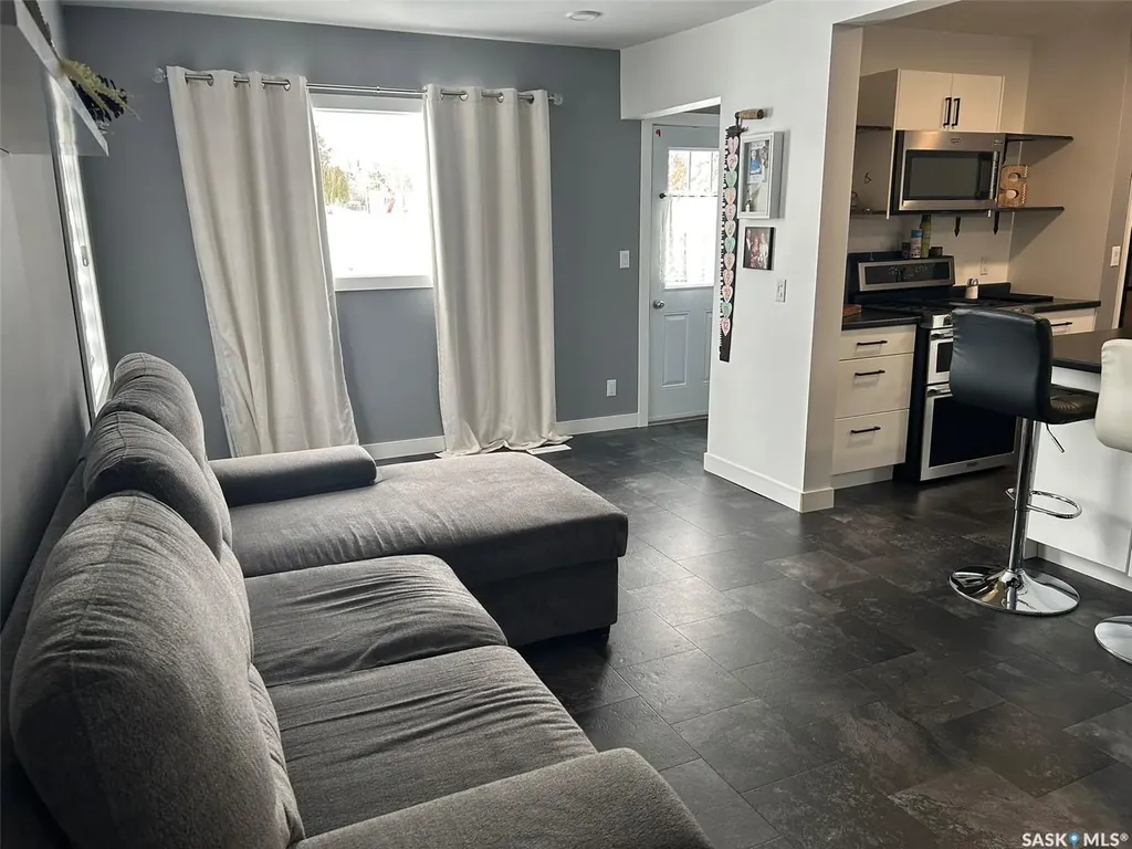 102 2nd Avenue N Lintlaw SK S0A 2H0