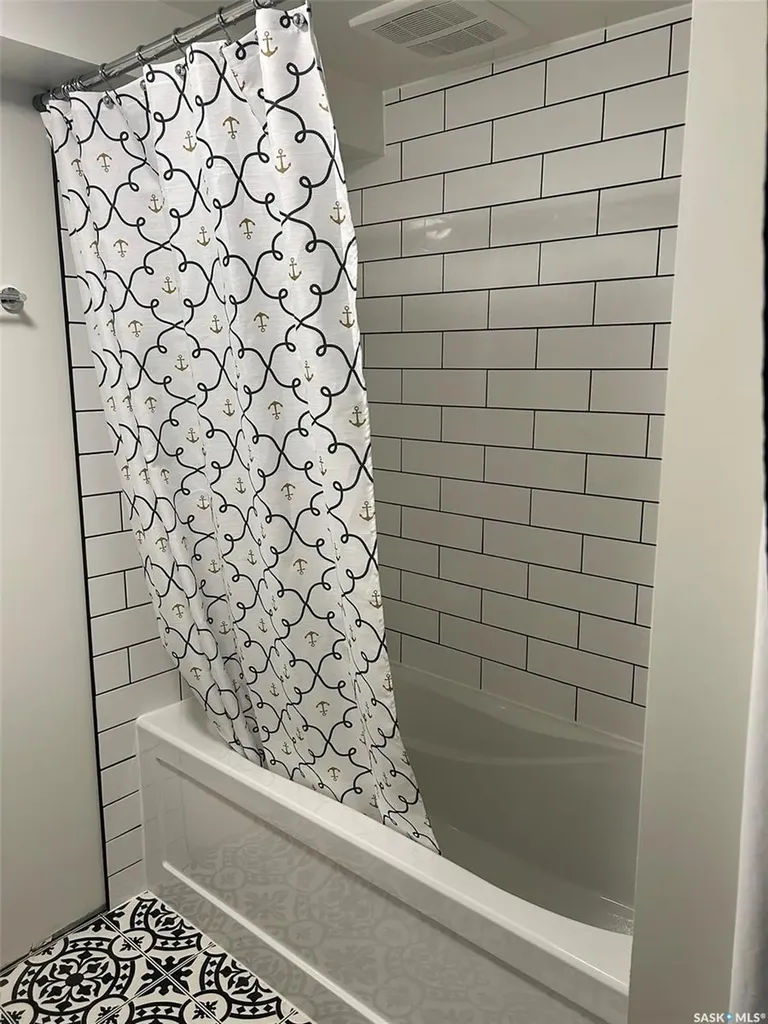 102 2nd Avenue N Lintlaw SK S0A 2H0