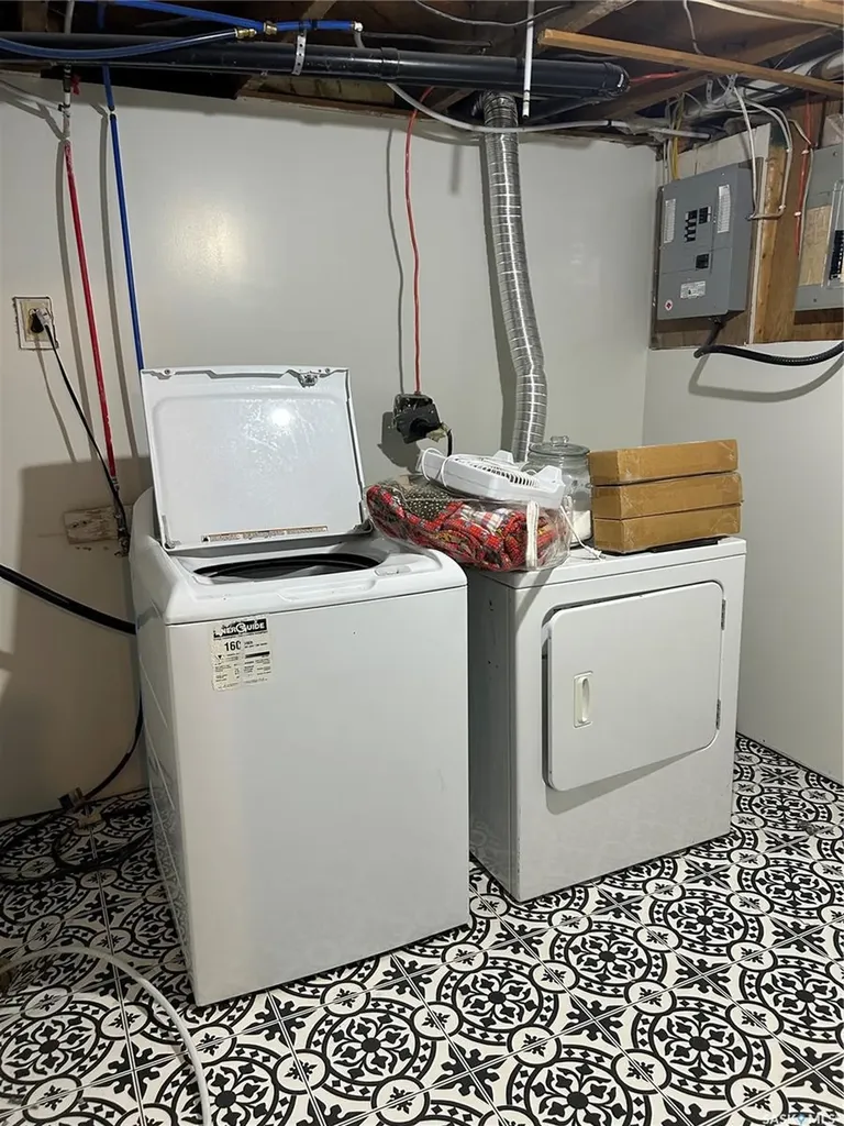 102 2nd Avenue N Lintlaw SK S0A 2H0