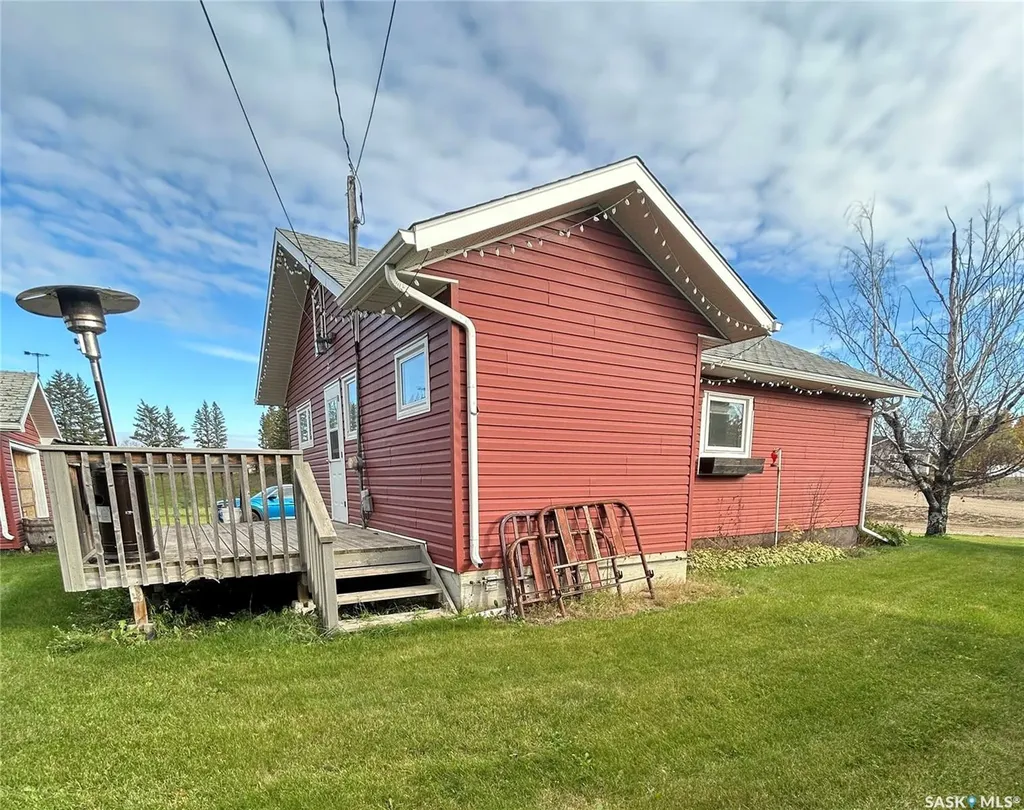 102 2nd Avenue N Lintlaw SK S0A 2H0