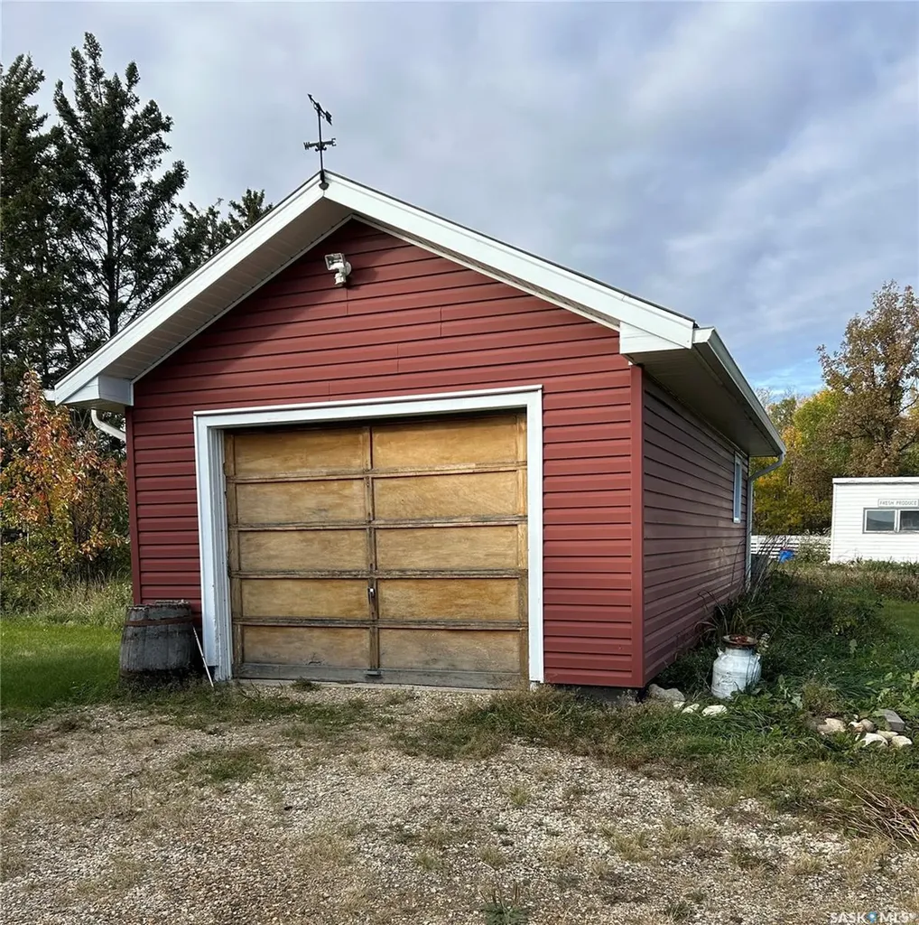 102 2nd Avenue N Lintlaw SK S0A 2H0