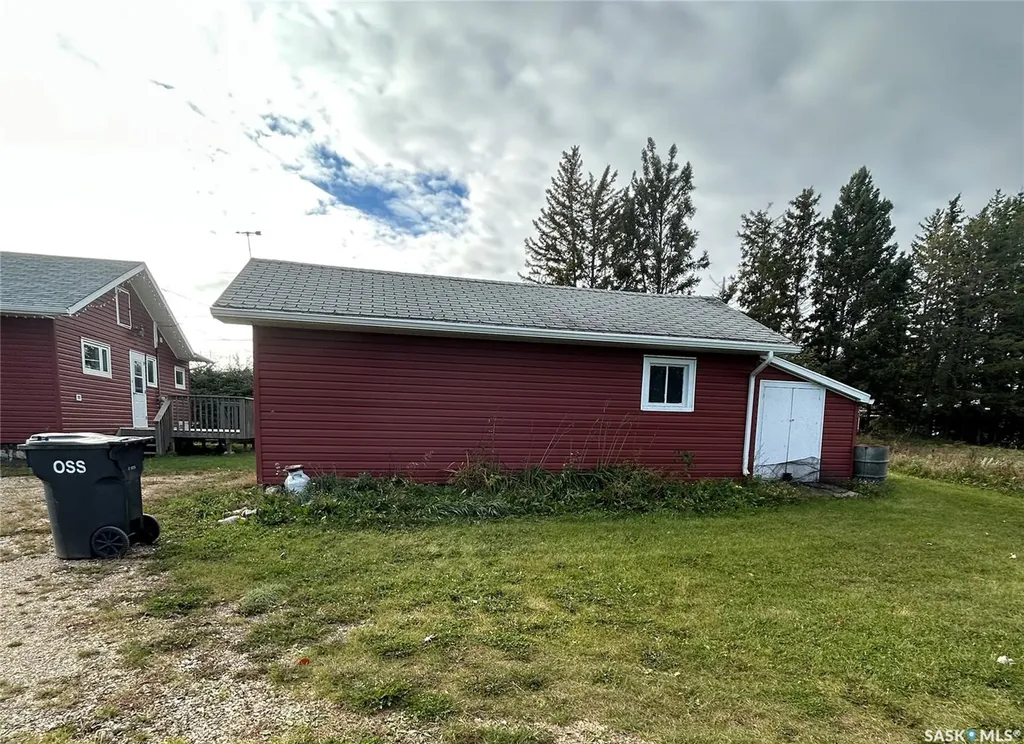 102 2nd Avenue N Lintlaw SK S0A 2H0