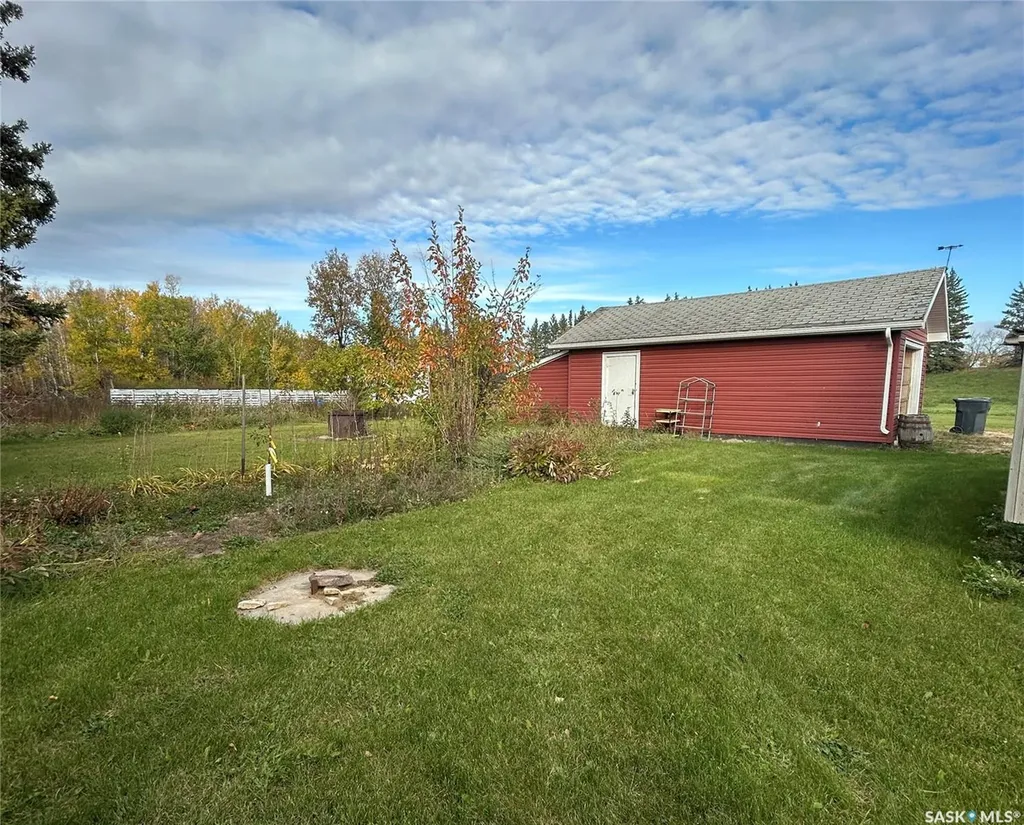 102 2nd Avenue N Lintlaw SK S0A 2H0