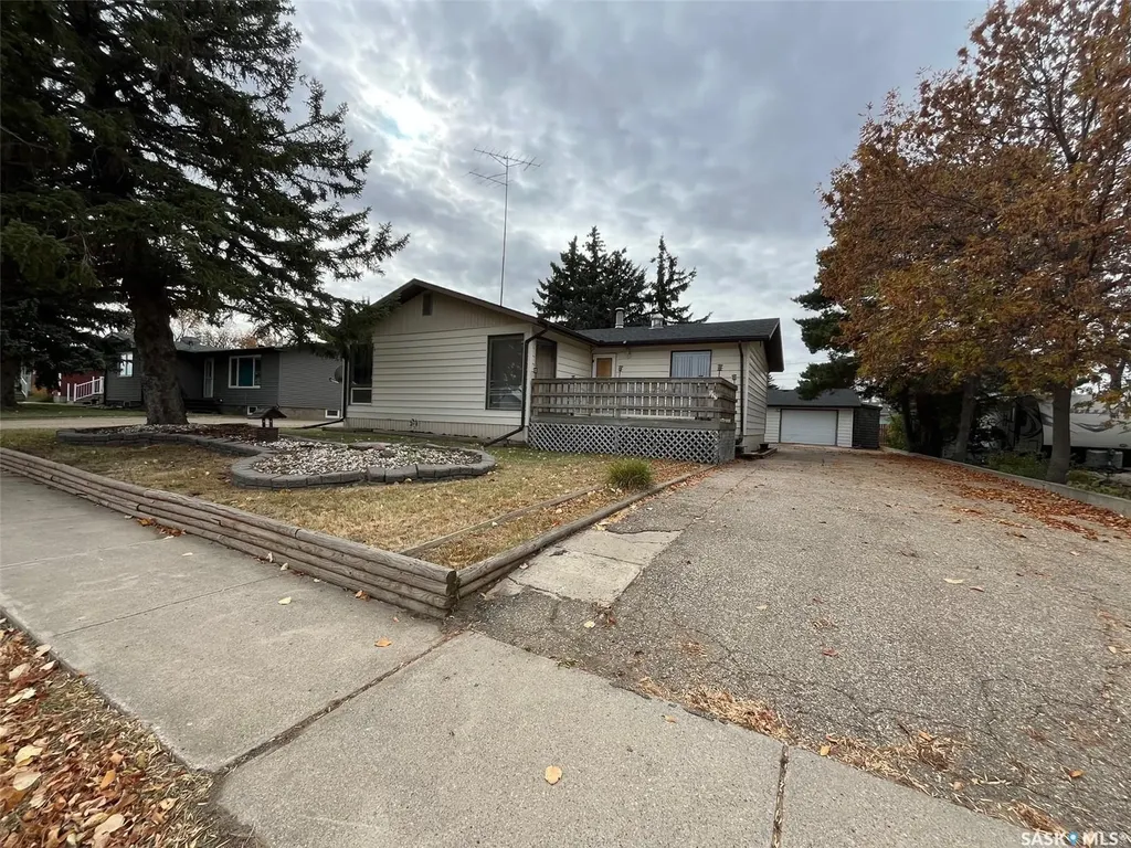 522 1st Street E Lafleche SK S0H 2K0