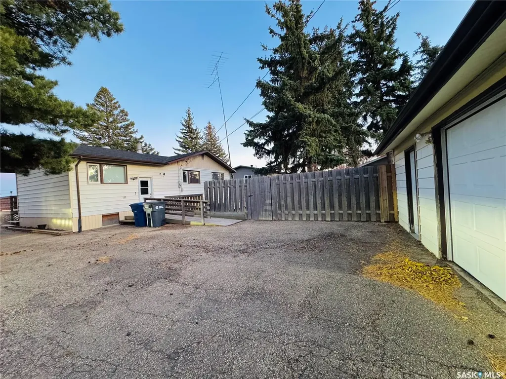 522 1st Street E Lafleche SK S0H 2K0
