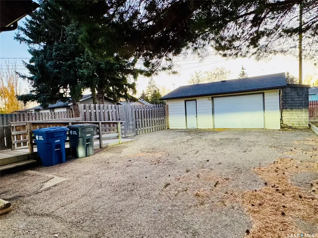 522 1st Street E Lafleche SK S0H 2K0