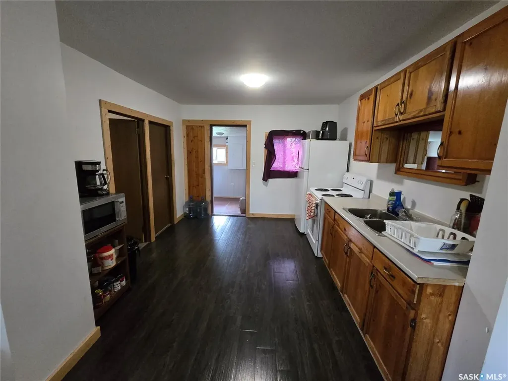 49 Newcombe Street Manor SK S0C 1R0