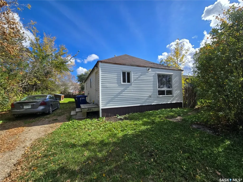 49 Newcombe Street Manor SK S0C 1R0