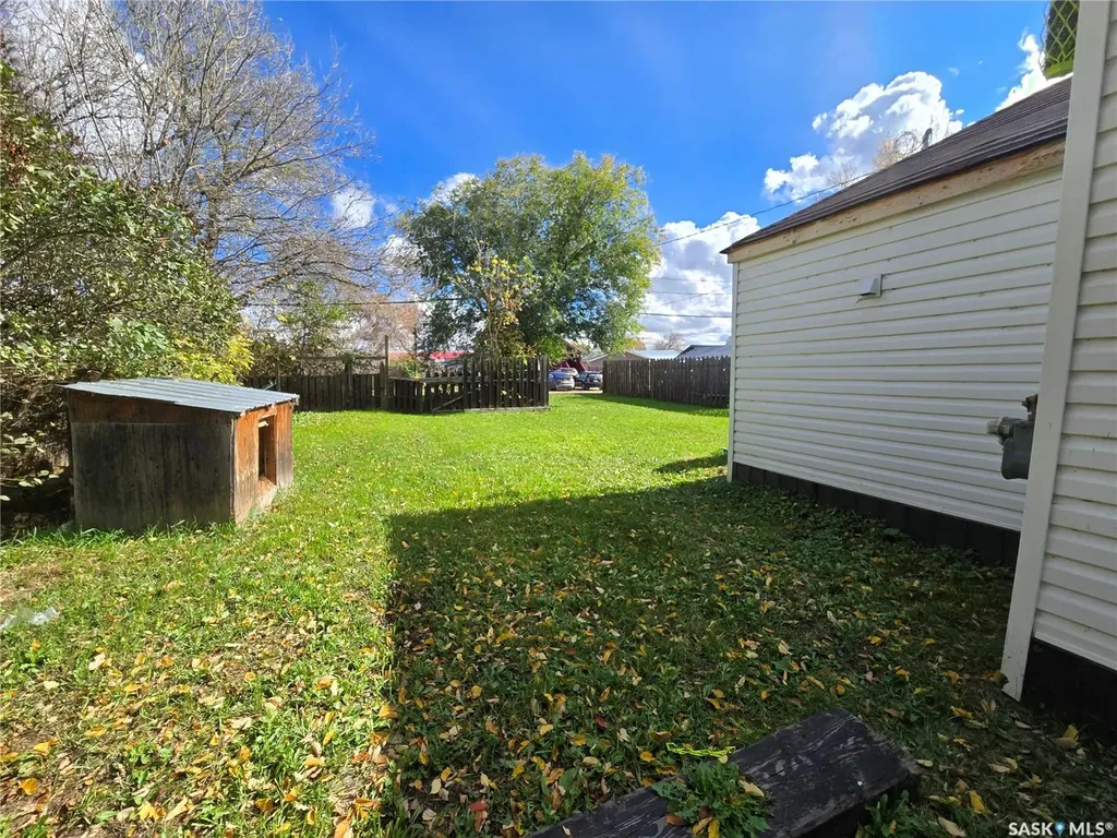 49 Newcombe Street Manor SK S0C 1R0