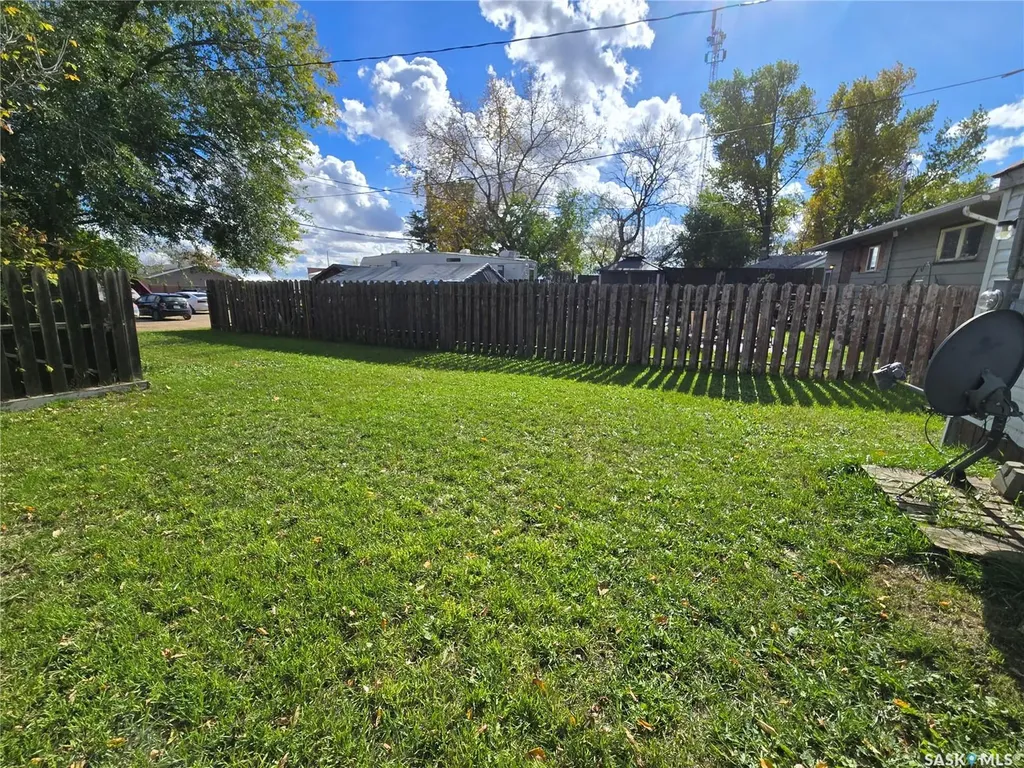 49 Newcombe Street Manor SK S0C 1R0