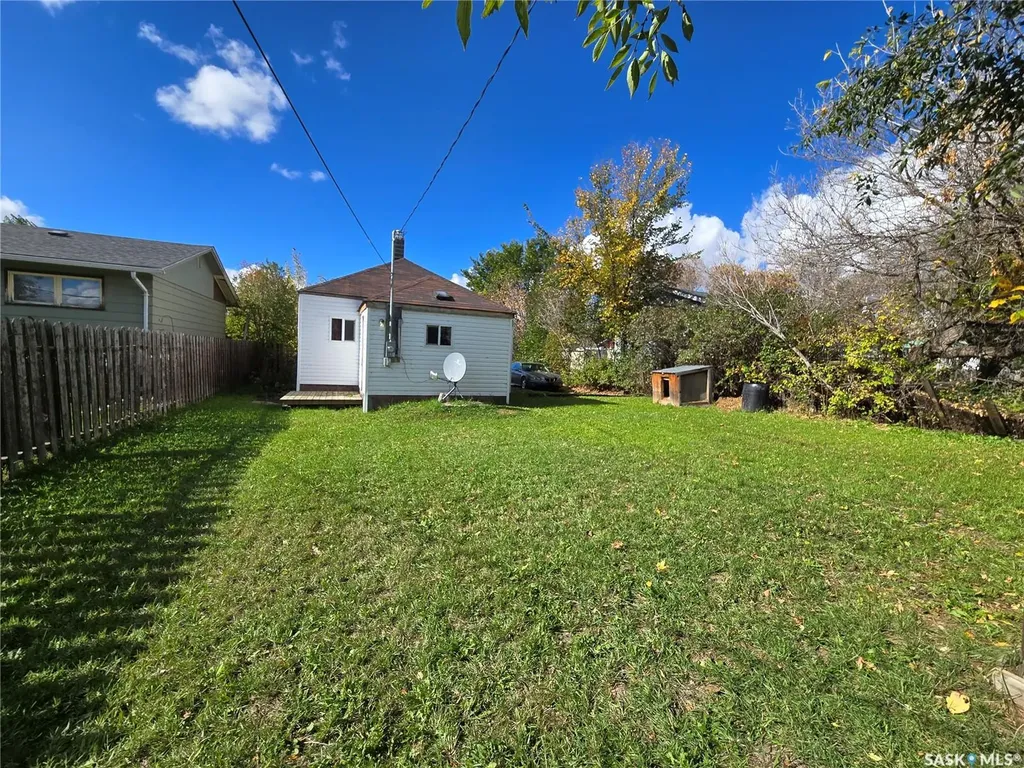 49 Newcombe Street Manor SK S0C 1R0
