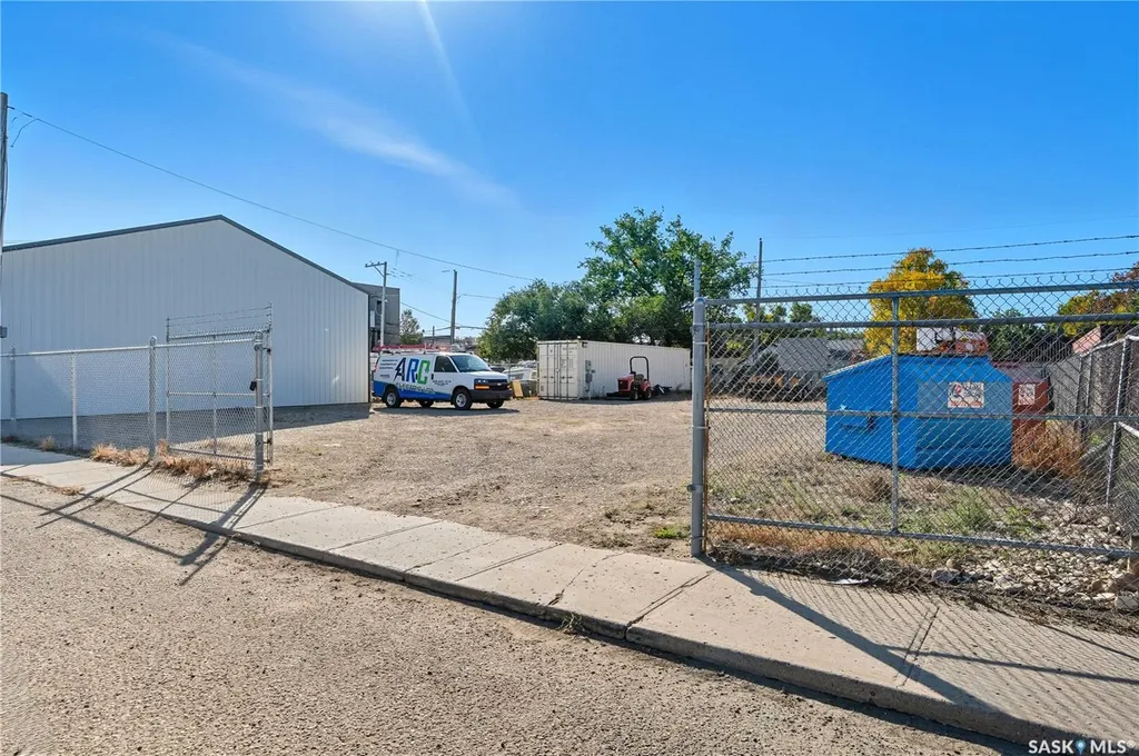110 6th Avenue NW Gravelbourg SK S0H 1X0