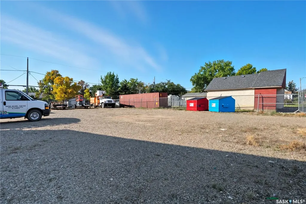 110 6th Avenue NW Gravelbourg SK S0H 1X0