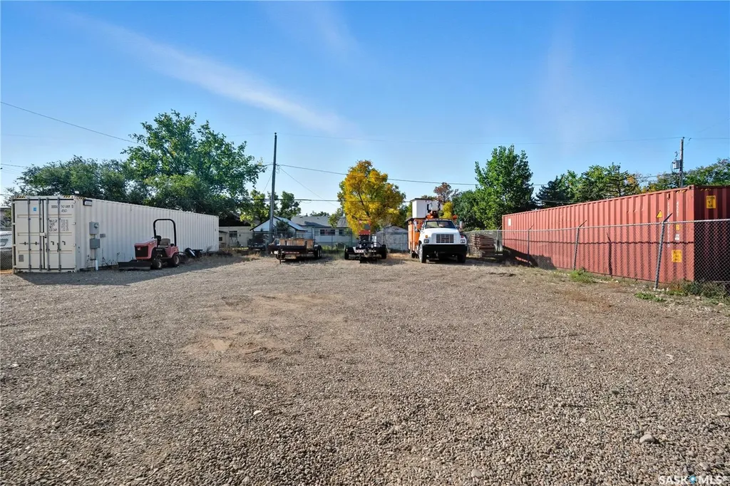 110 6th Avenue NW Gravelbourg SK S0H 1X0