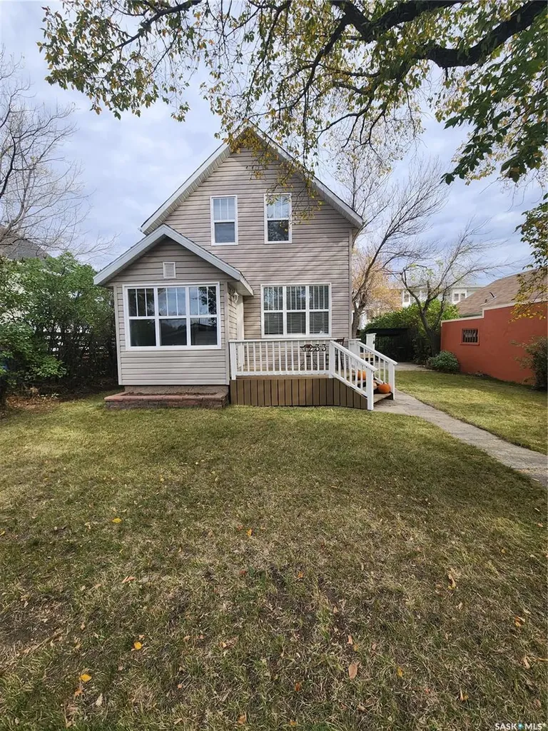 1233 2nd Street Estevan SK S4A 0M1