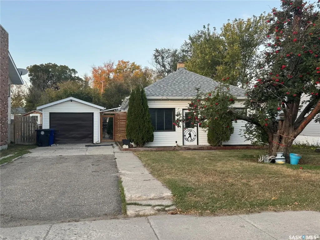307 6th Avenue E Biggar SK S0K 0M0