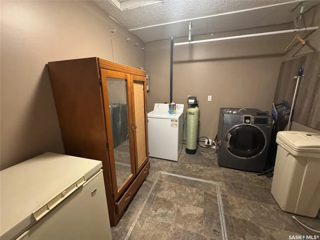 307 6th Avenue E Biggar SK S0K 0M0