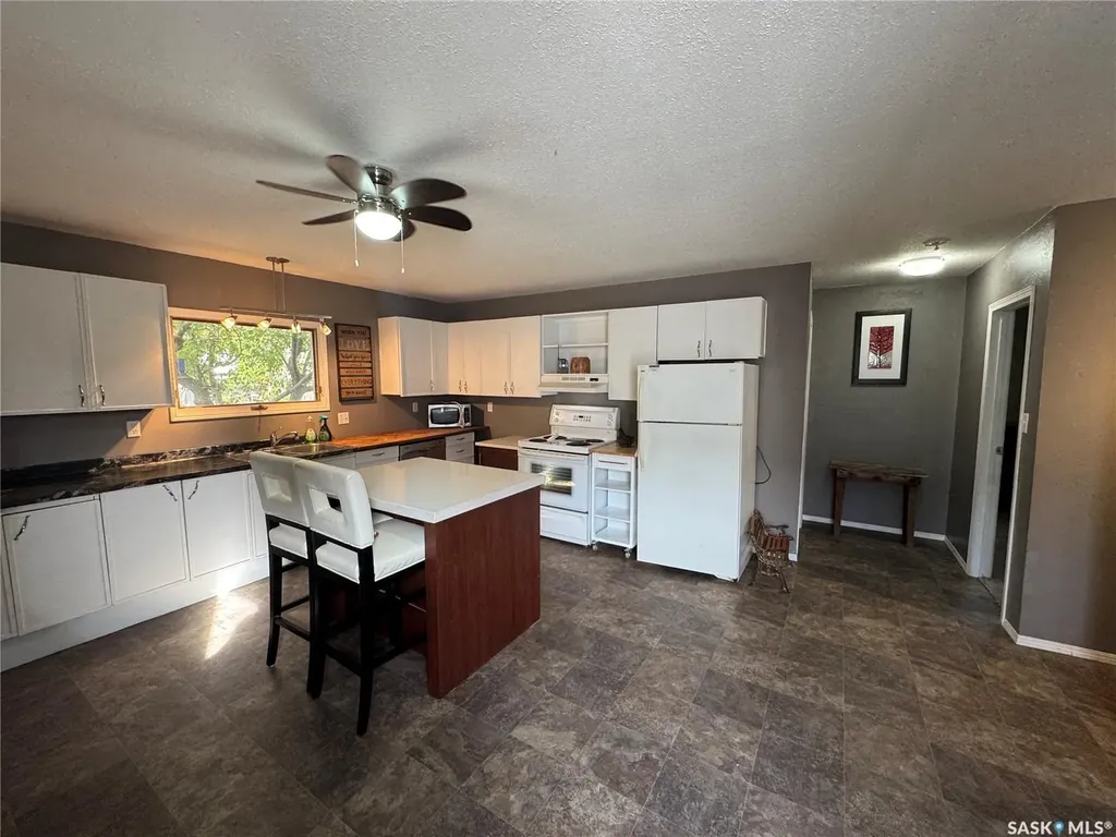 307 6th Avenue E Biggar SK S0K 0M0