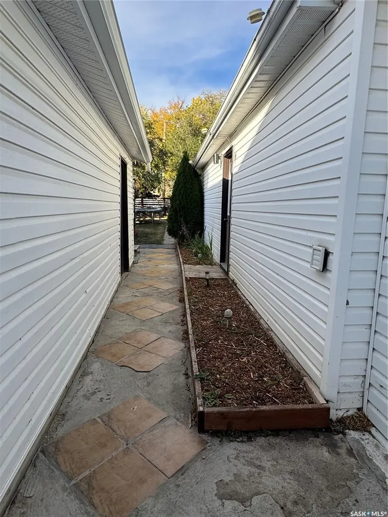 307 6th Avenue E Biggar SK S0K 0M0