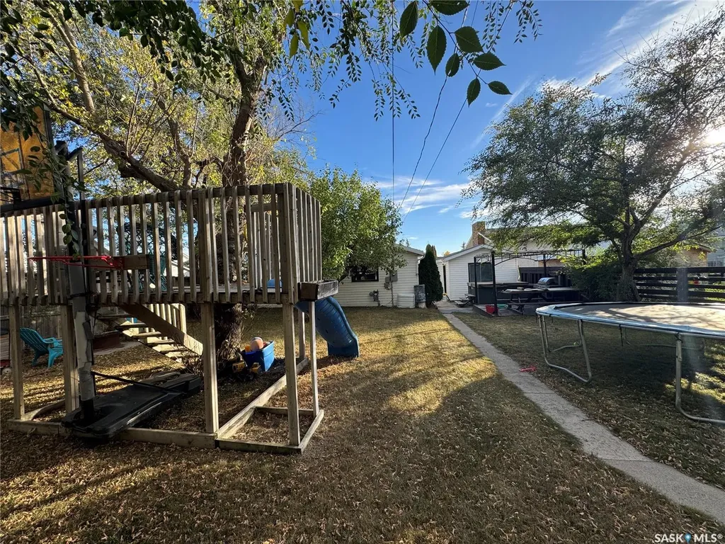 307 6th Avenue E Biggar SK S0K 0M0