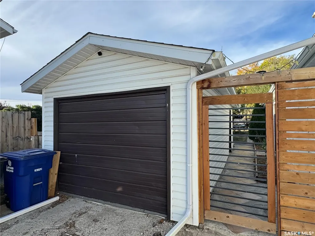 307 6th Avenue E Biggar SK S0K 0M0