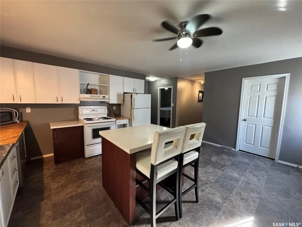 307 6th Avenue E Biggar SK S0K 0M0