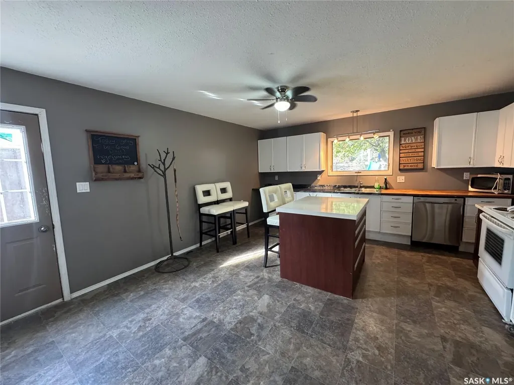 307 6th Avenue E Biggar SK S0K 0M0