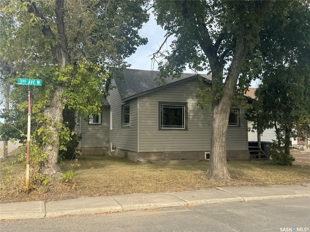319 3rd Avenue W Biggar SK S0K 0M0
