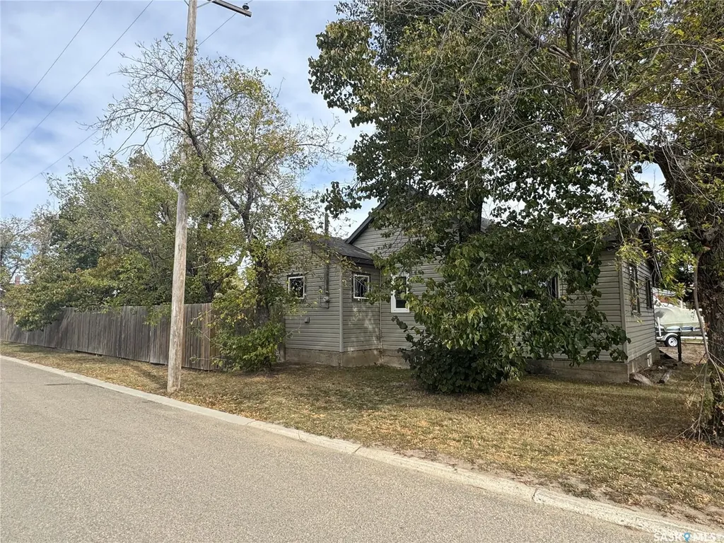 319 3rd Avenue W Biggar SK S0K 0M0