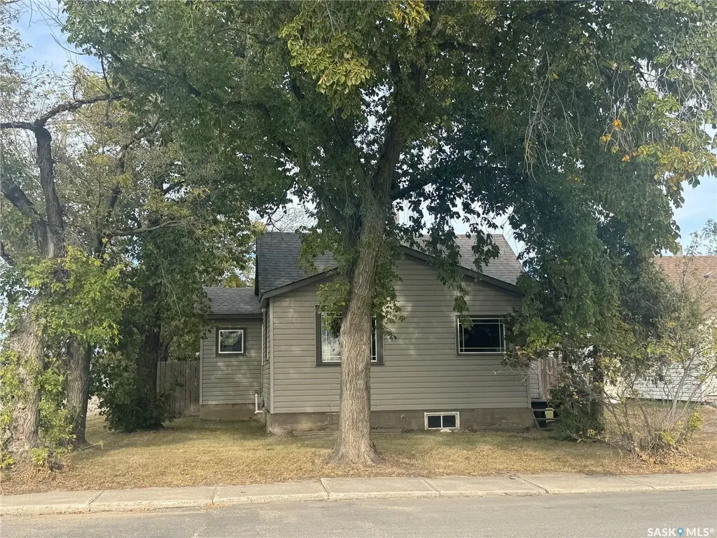 319 3rd Avenue W Biggar SK S0K 0M0