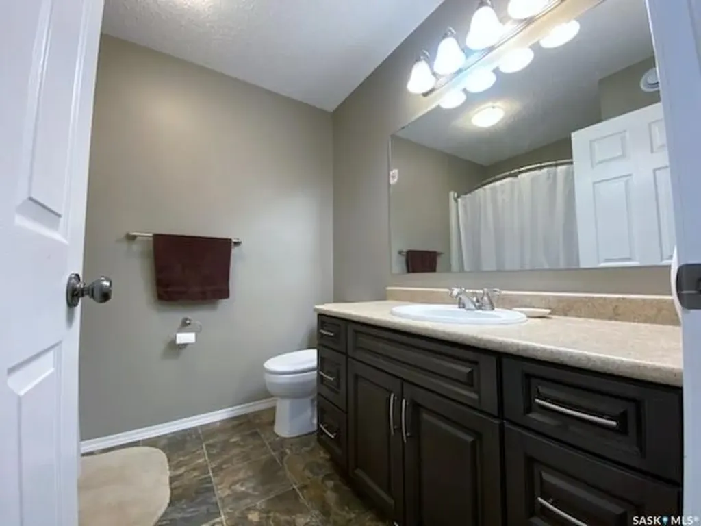 320 4th Avenue Dodsland SK S0L 0V0